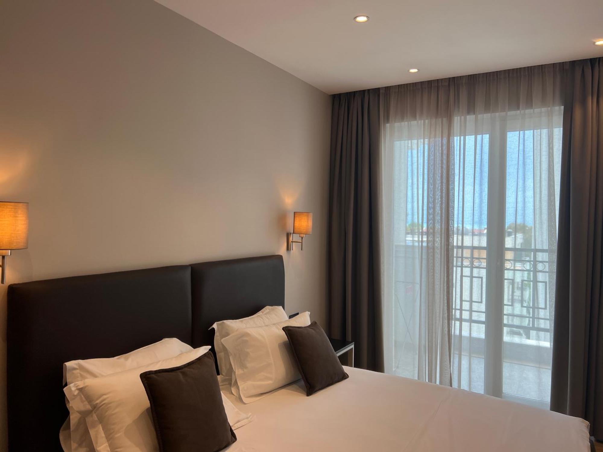 Coastline Luxury Apart Hotel Golem  Extérieur photo