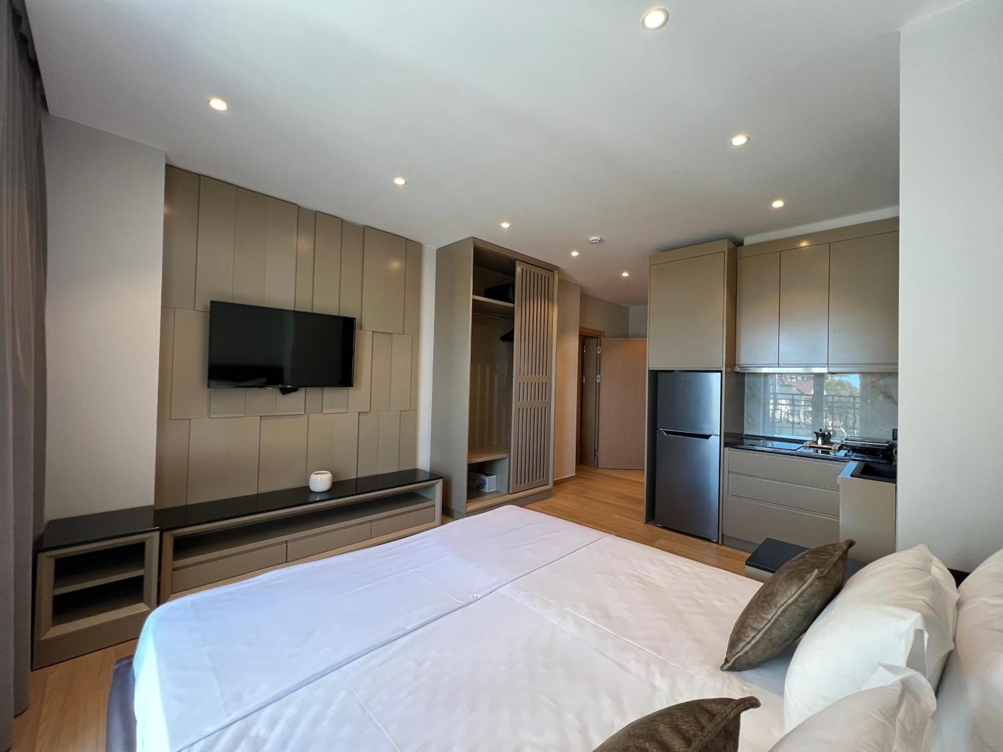Coastline Luxury Apart Hotel Golem  Extérieur photo