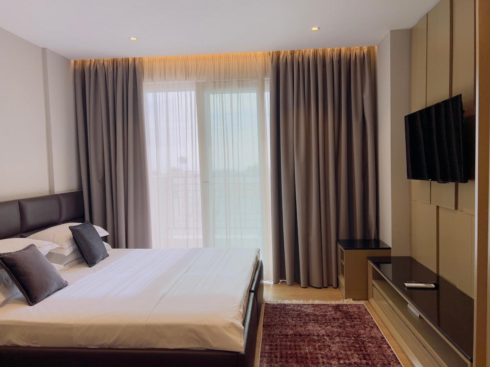 Coastline Luxury Apart Hotel Golem  Extérieur photo