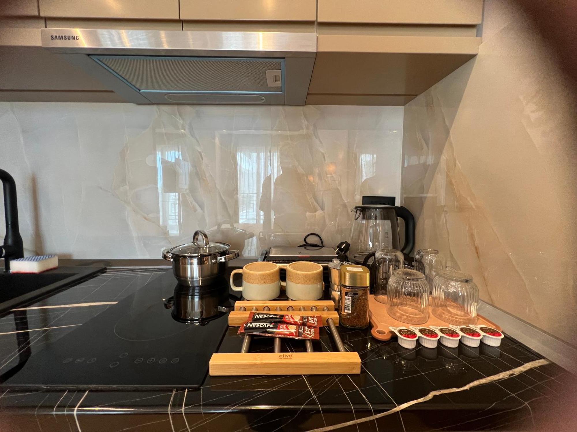 Coastline Luxury Apart Hotel Golem  Extérieur photo