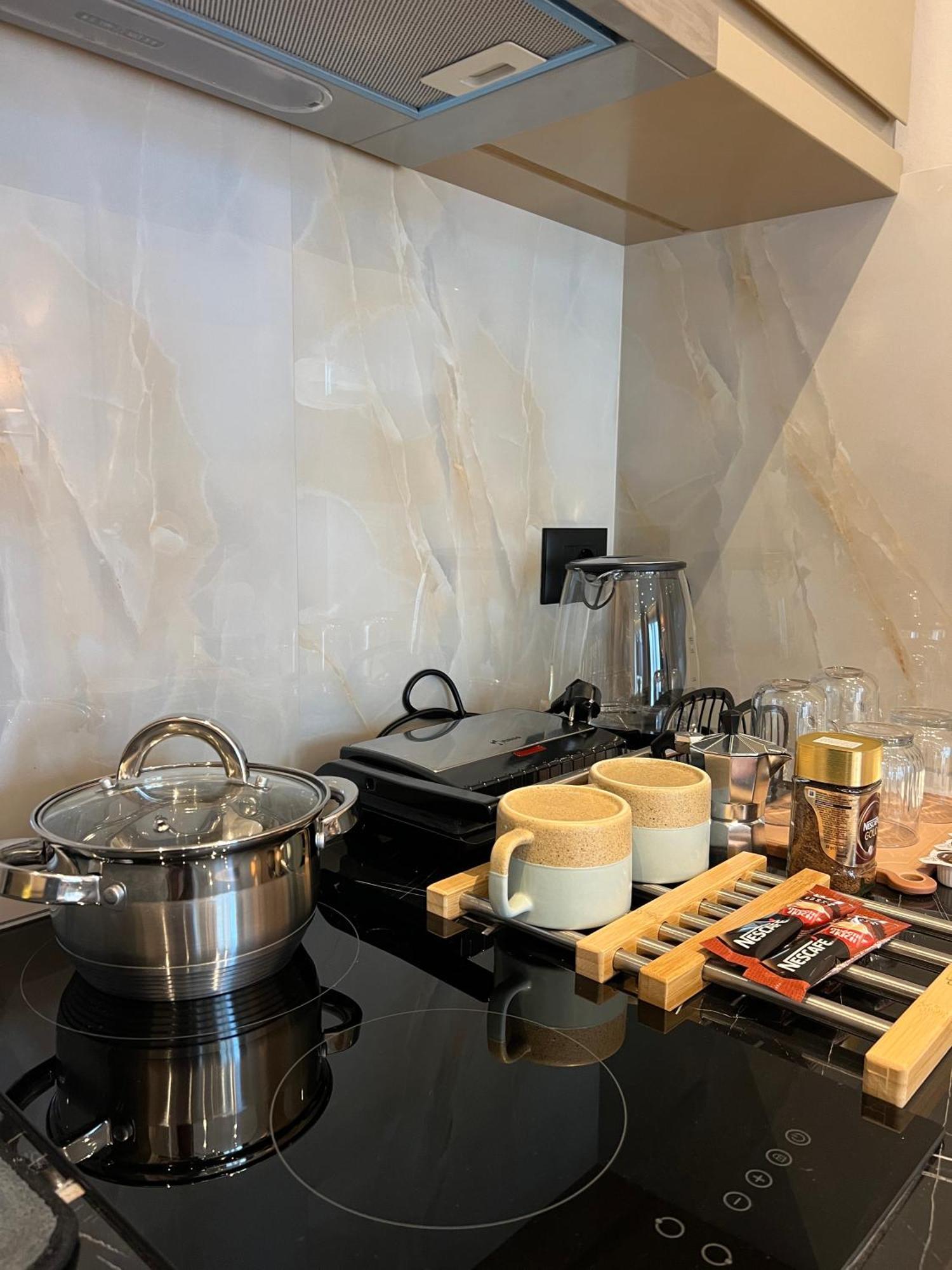 Coastline Luxury Apart Hotel Golem  Extérieur photo