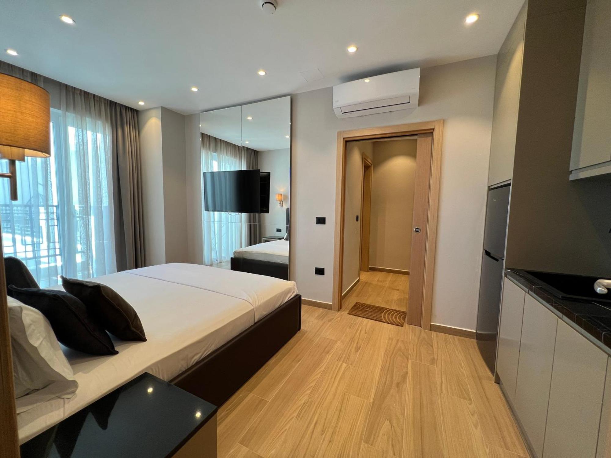 Coastline Luxury Apart Hotel Golem  Extérieur photo