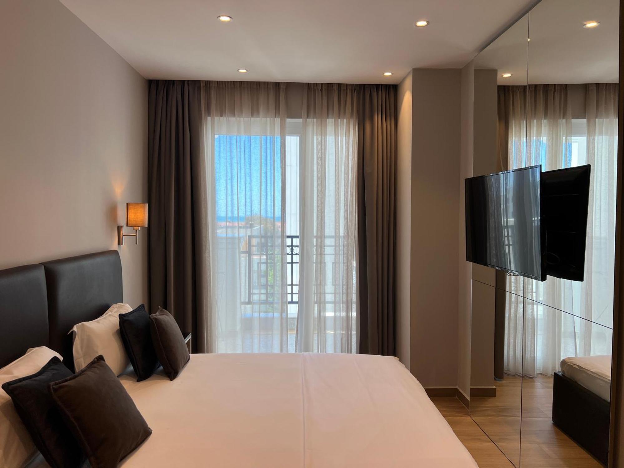 Coastline Luxury Apart Hotel Golem  Extérieur photo