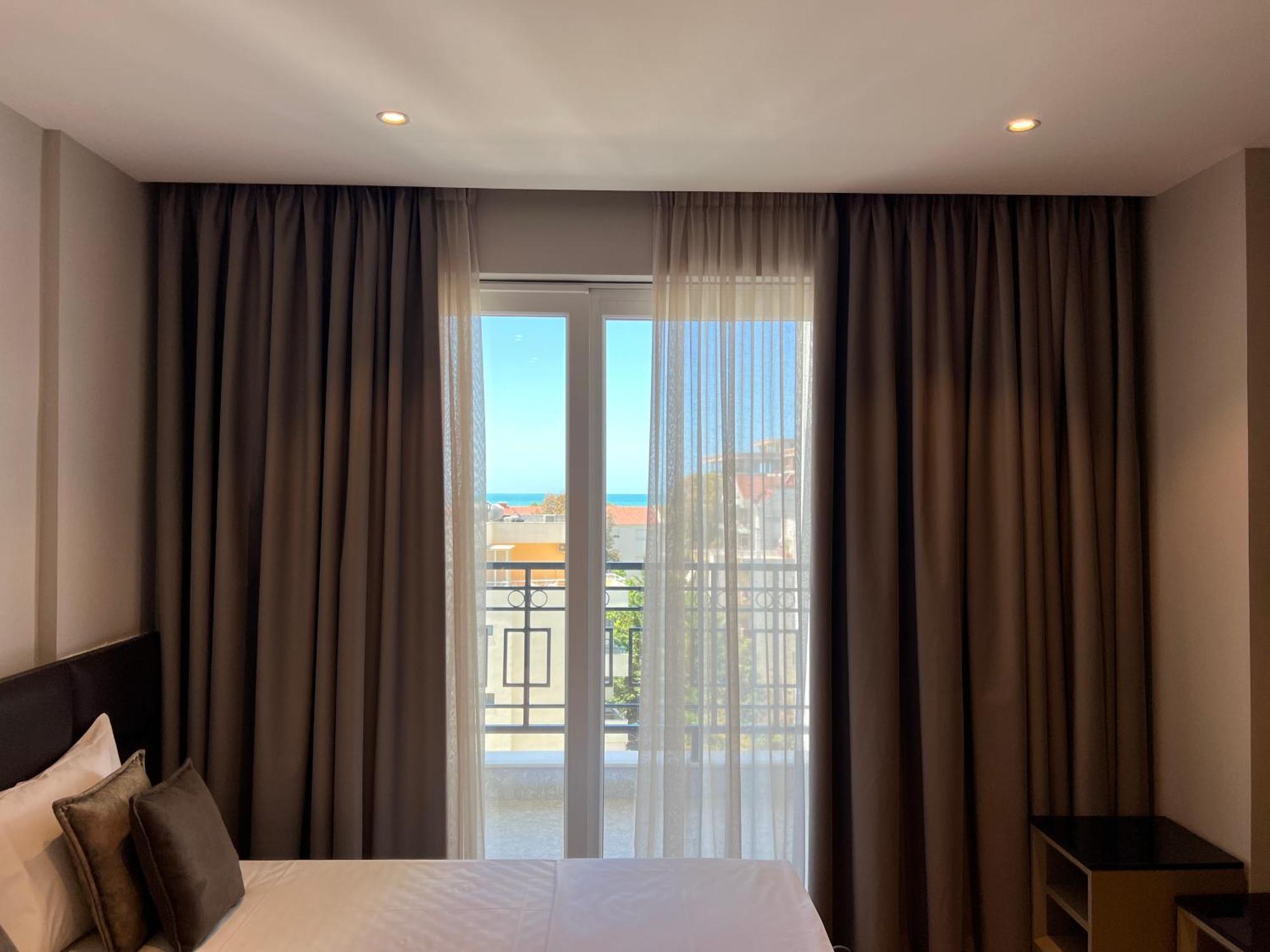Coastline Luxury Apart Hotel Golem  Extérieur photo
