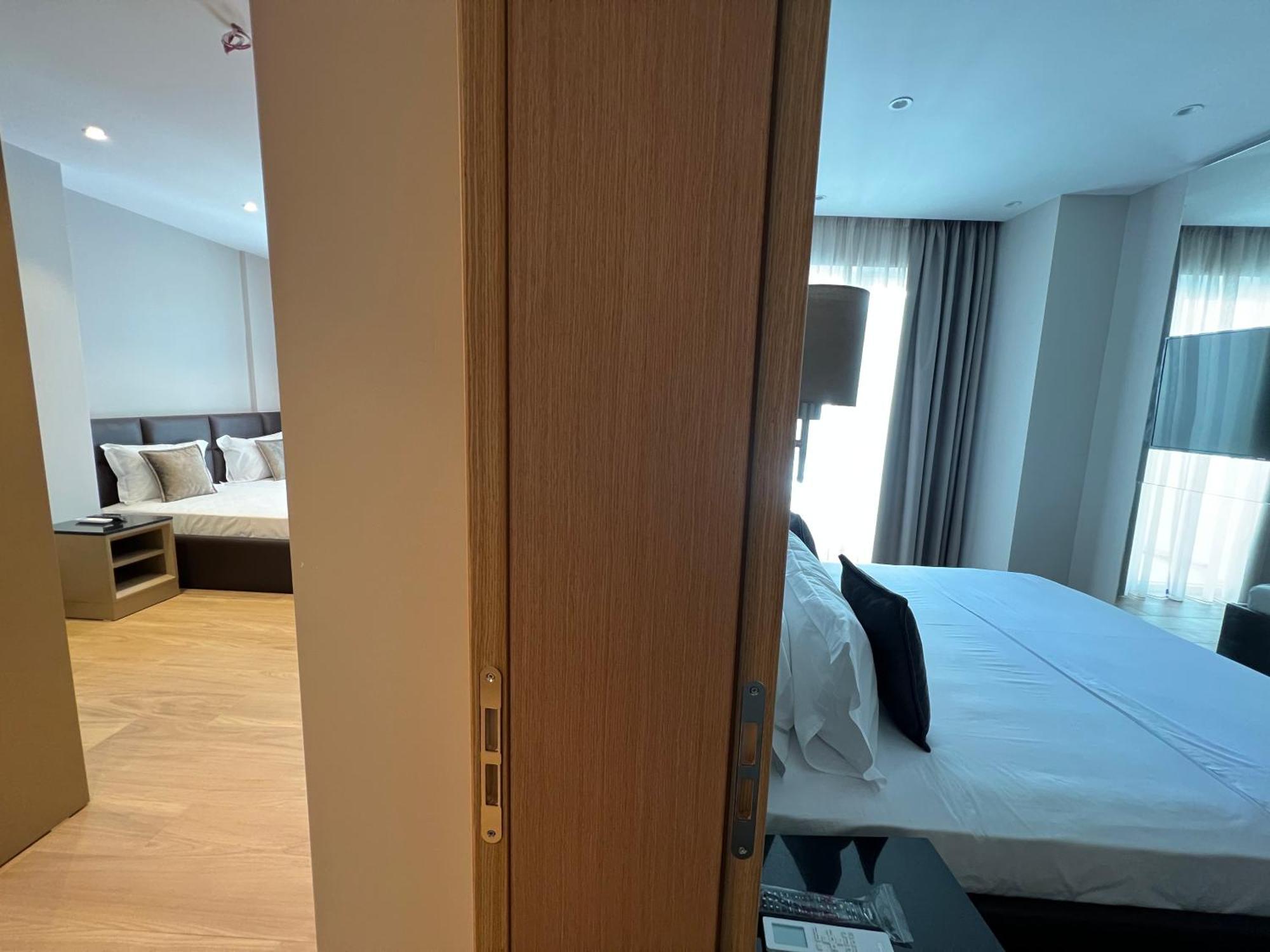 Coastline Luxury Apart Hotel Golem  Extérieur photo